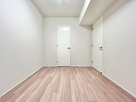 一日の疲れをいやしてくれる主寝室。時を忘れて過ごす場所として過ごせるお部屋。