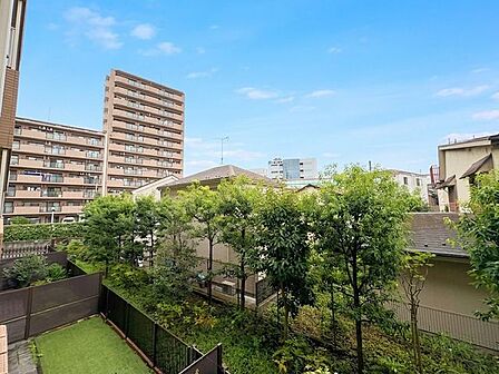 バルコニーに出た時には、頬をなでる優しい風を感じることが出来ます。つい深呼吸をしたくなる眺望です。