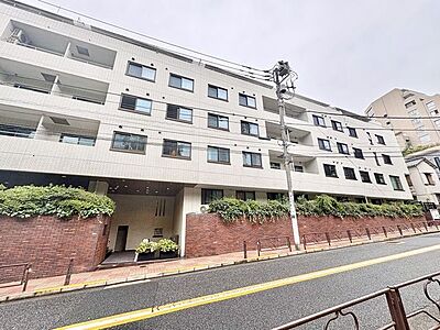外観：利便性＆自然環境に恵まれた、まさに人生を謳歌できる邸宅。