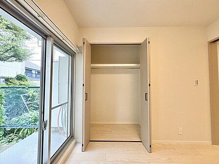 収納スペース。居室内に余計な家具を置く必要がないので、シンプルですっきりとした暮らし。