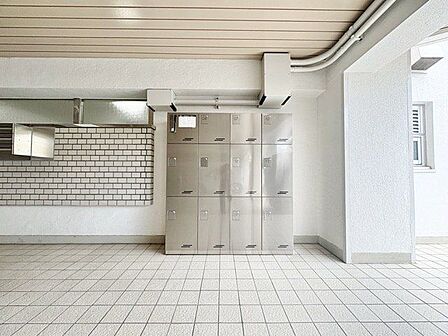 宅配ボックス有。お仕事やお出かけで荷物が受け取れない時も大変便利です。