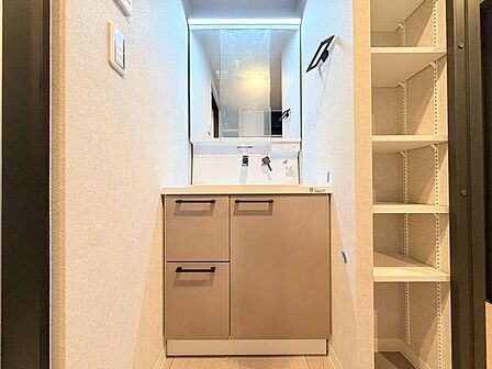 一日の始まりと終わりを心地よく演出してくれる、多彩な機能が備えられたパウダールーム。