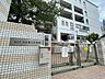 周辺：新宿区立四谷第六小学校 930m