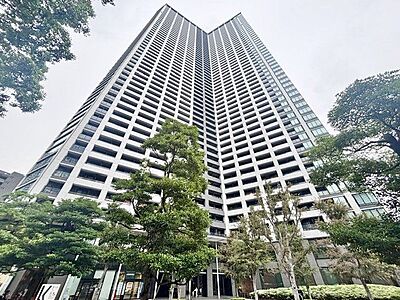 外観:おしゃれな雰囲気や自然の潤い、親しみやすさといった個性を、街に新たな価値をもたらし続けてくれます。 外観:おしゃれな雰囲気や自然の潤い、親しみやすさといった個性を、街に新たな価値をもたらし続けてくれます。
