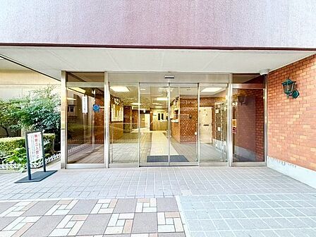 エントランスは、まさに顔となる場所。満ち足りたプライベートシーンへと誘う気品があります。