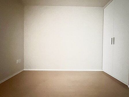 木のぬくもりを感じられる、のびのびとした明るい洋室です。いつまでも快適に暮らせる空間が広がります。