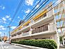 外観：流行に左右されず、将来にわたって価値が継続する「上質」な佇まい。（空の加工を生成AIで行っています）
