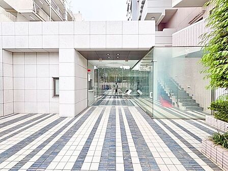 エントランスは、まさに顔となる場所。満ち足りたプライベートシーンへと誘う気品があります。
