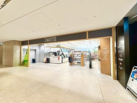 ファミマ麻布台ヒルズ店 290m