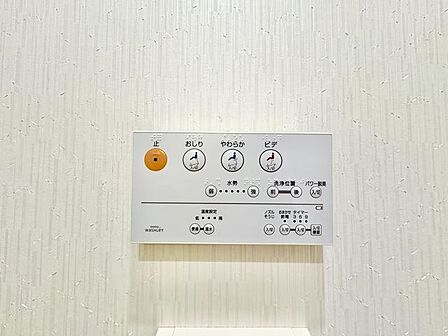 トイレのウォシュレットリモコン。充実の機能が備わっています。