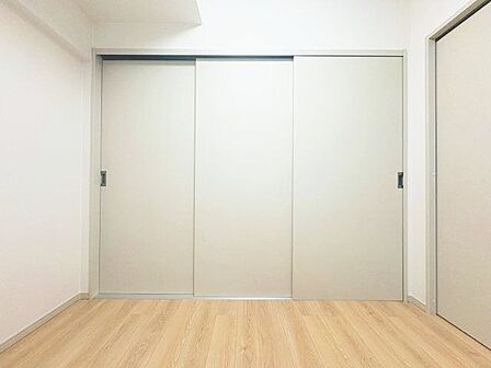 過ぎ行く時間をゆったりと感じられる落ち着いたお部屋。静かな環境でリラックスタイムをスタート。
