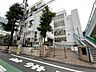 周辺：新宿区立津久戸小学校 450m