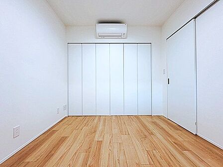 過ぎ行く時間をゆったりと感じることができる落ち着いたお部屋。プライベートな時間を満喫できます。