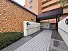 エントランス：外と内をつなぐエントランスは、まさに顔となる場所。シンプルながらも上質な空間を作り出します。