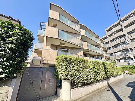 明るさとぬくもりを感じる、落ち着いた佇まい。ずっと色あせない、愛情の持てる外観。