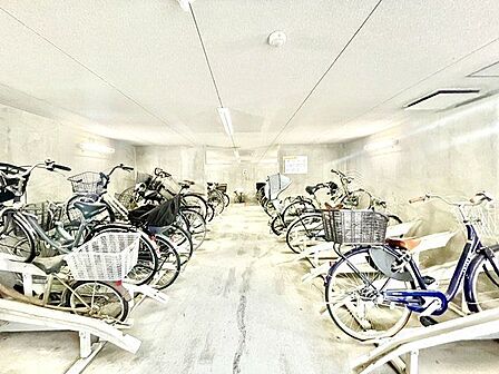 敷地内駐輪場。