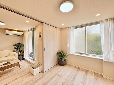 一日の疲れをいやしてくれる主寝室。時を忘れて過ごす場所として過ごせるお部屋。