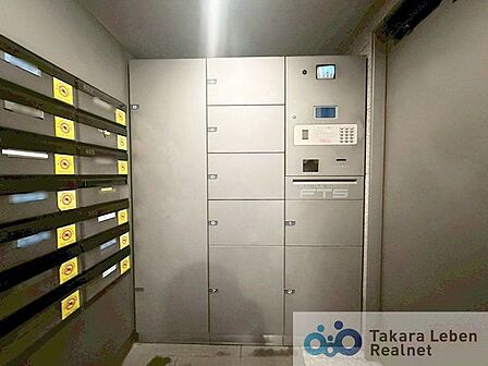 不在時の荷物の受け取りに便利な宅配ボックス。再配達依頼時の休日の時間の拘束から解放されます。