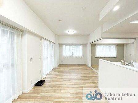 毎日のお食事やティータイム、読書やお昼寝など、なんでも受け入れてくれる自由で心地良いリビング。プライベートタイムの満足感を大きく高められる空間です。
