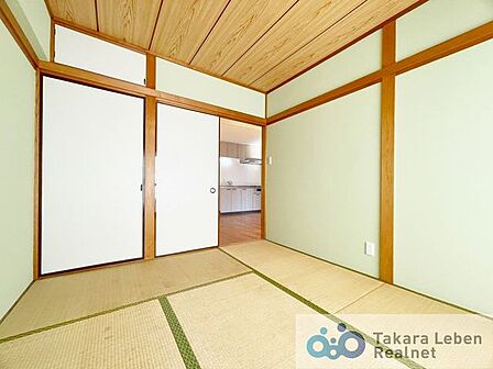 リビングに隣接した和室は、客間として使えるのはもちろん、キッズスペースとしても活用できます。