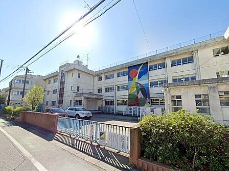 蕨市立東小学校 徒歩7分。 510m