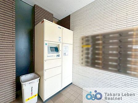 不在時の荷物の受け取りに便利な宅配ボックス。再配達依頼時の休日の時間の拘束から解放されます。