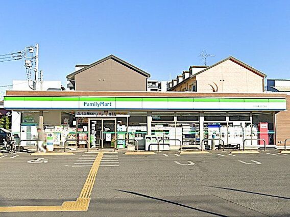 ファミリーマー...