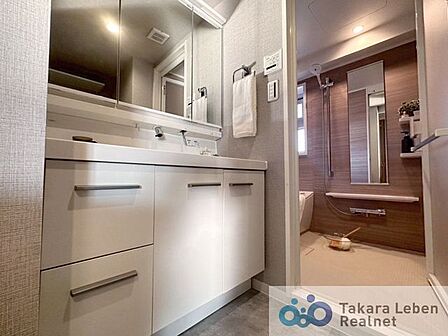 水廻りの空間は、リフレッシュさせてくれる場所でもあります。だからこそ、デザインや色合いにこだわりをもって、気品溢れる空間に仕上げております。
