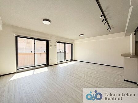 毎日のお食事やティータイム、読書やお昼寝など、なんでも受け入れてくれる自由で心地良いリビング。プライベートタイムの満足感を大きく高められる空間です。
