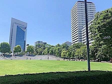 川口西公園 徒歩11分。 840m