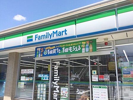ファミリーマート川口市役所前店 徒歩3分。 230m