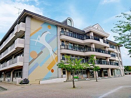 越谷市立出羽小学校 徒歩5分。 400m