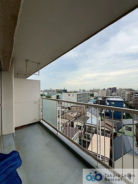 爽やかな風が吹き、思わずお部屋の外へ出たくなる、そんなバルコニーです。心地良さに包まれ、日々の暮らしをより鮮やかに彩ります。