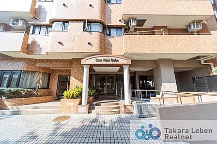 住まう人や訪れる方を優しくお出迎えするエントランス。高級感があり、居住者様の品格を上げてくれます。