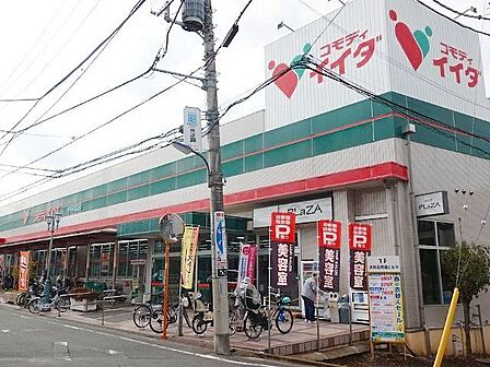 コモディイイダ中村橋店 徒歩1分。 70m