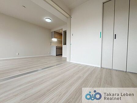約5.8帖の洋室です。