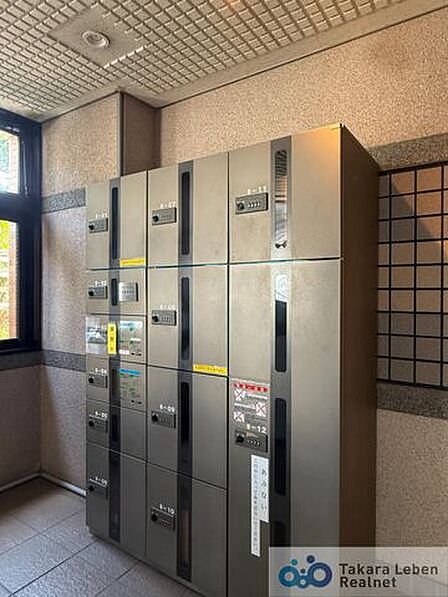 不在時の荷物の受け取りに便利な宅配ボックス。再配達依頼時の休日の時間の拘束から解放されます。