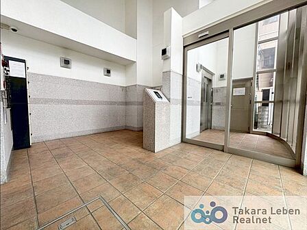 広々とした高級感溢れるエントランスが、ワンランク上の生活をお約束致します。