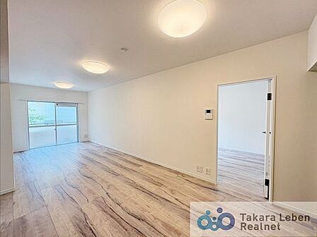 家族だけのプライベートタイムを心地よく過ごせるリビング空間。住まう方のライフスタイルを尊重し、オンリーワンの空間を創り出します。