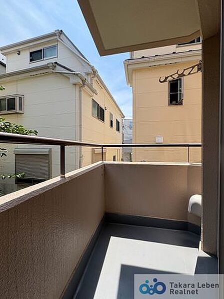 爽やかな風が吹き、採光にも恵まれてますので思わずお部屋の外へ出たくなる、そんなバルコニーです。心地良さに包まれ、日々の暮らしをより鮮やかに彩ります。