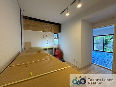 家族だけのプライベートタイムを心地よく過ごせるリビング空間。住まう方のライフスタイルを尊重し、オンリーワンの空間を創り出します。