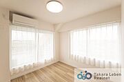 約4.9帖の洋室です。