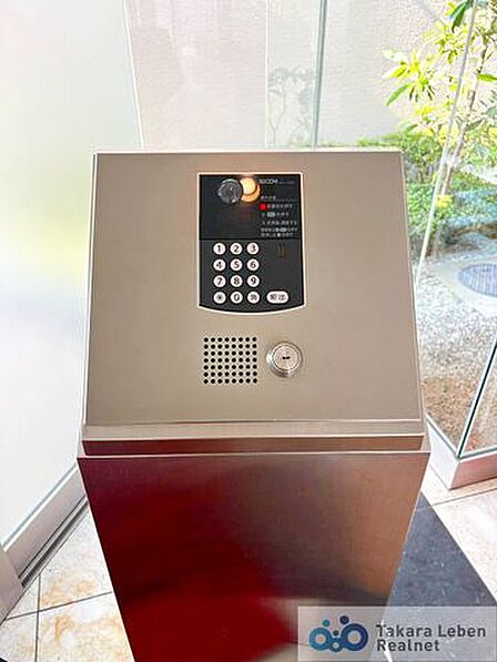 オートロック完備でセキュリティ面も安心です。