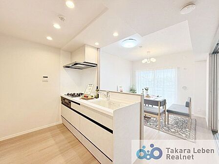 人気の対面設計で、リビングにいる方との会話が飛び交う明るい空間となりそう。