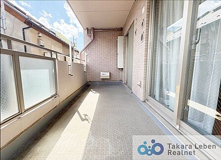 爽やかな風が吹き、採光にも恵まれてますので思わずお部屋の外へ出たくなる、そんなバルコニーです。心地良さに包まれ、日々の暮らしをより鮮やかに彩ります。