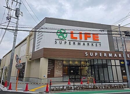 ライフ板橋富士見町店 徒歩3分。 170m
