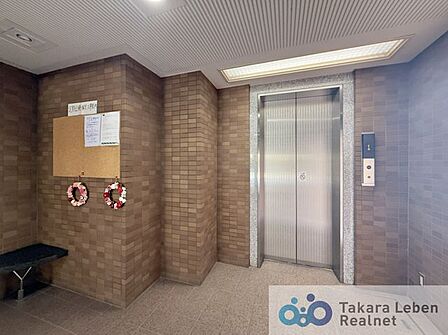 お買い物でたくさんの荷物を持っている時や、仕事でクタクタに疲れている時など、階段で1段ずつ上がるのは大変。そんな時にも便利なエレベーター付きの物件です。