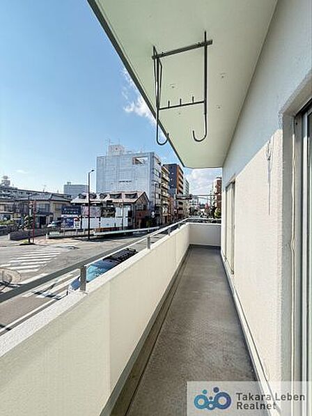 爽やかな風が吹き、採光にも恵まれてますので思わずお部屋の外へ出たくなる、そんなバルコニーです。