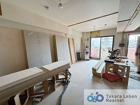 リフォーム工事中です。工事中の内見も承っております、ぜひお問い合わせくださいませ。(撮影日:2026年8月28日)