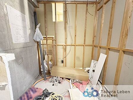 リフォーム工事中です。工事中の内見も承っております、ぜひお問い合わせくださいませ。(撮影日:2026年8月28日)